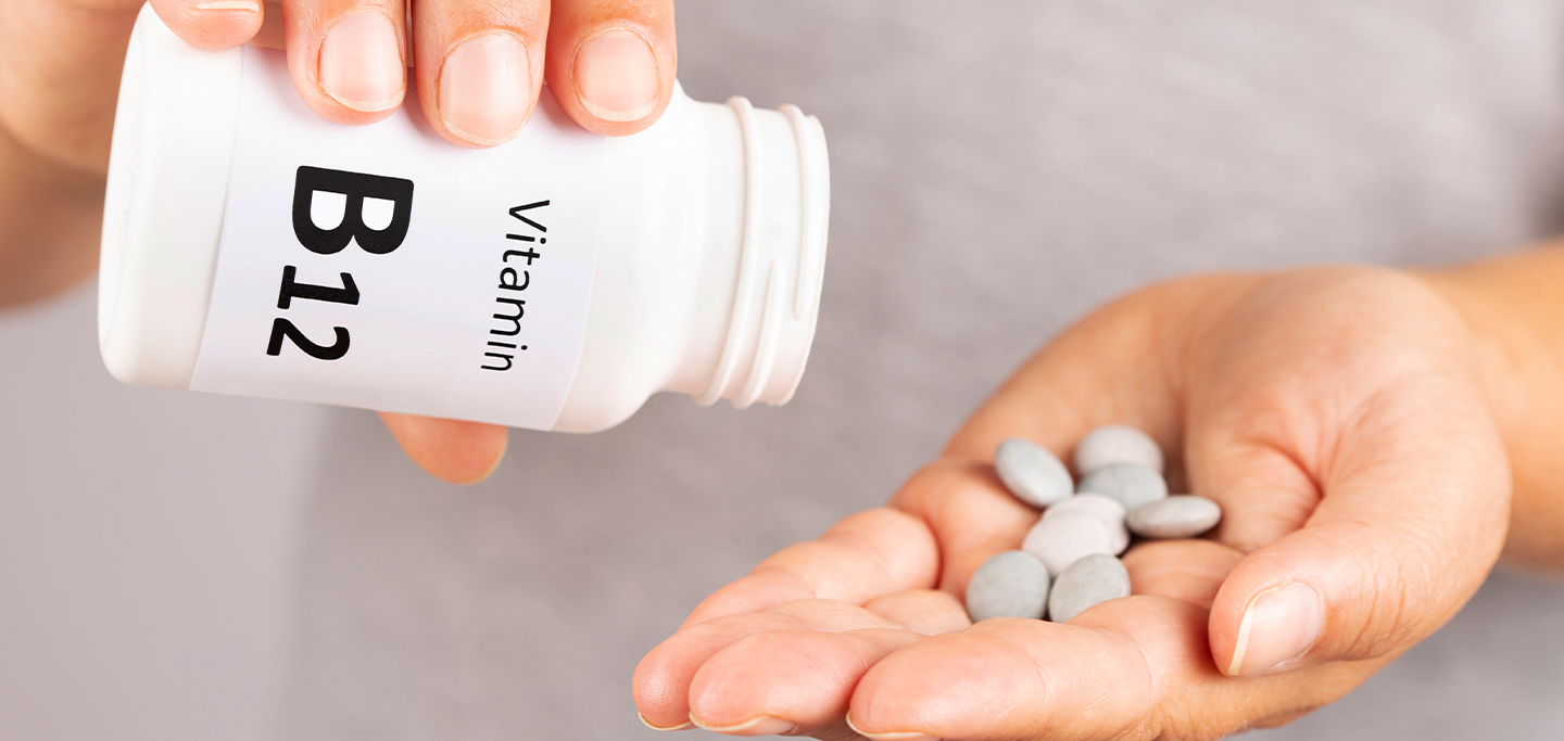 O que a falta de vitamina B12 causa no organismo? Saiba tudo sobre a cobalamina