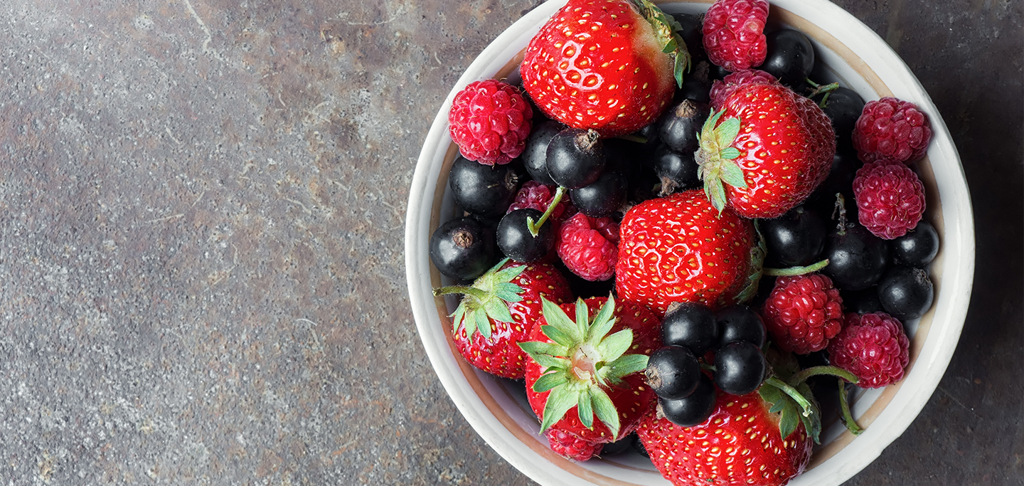 8 frutas vermelhas e seus benefícios para a saúde