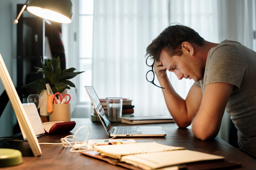 Estresse: o que é e como afeta a saúde e o trabalho?