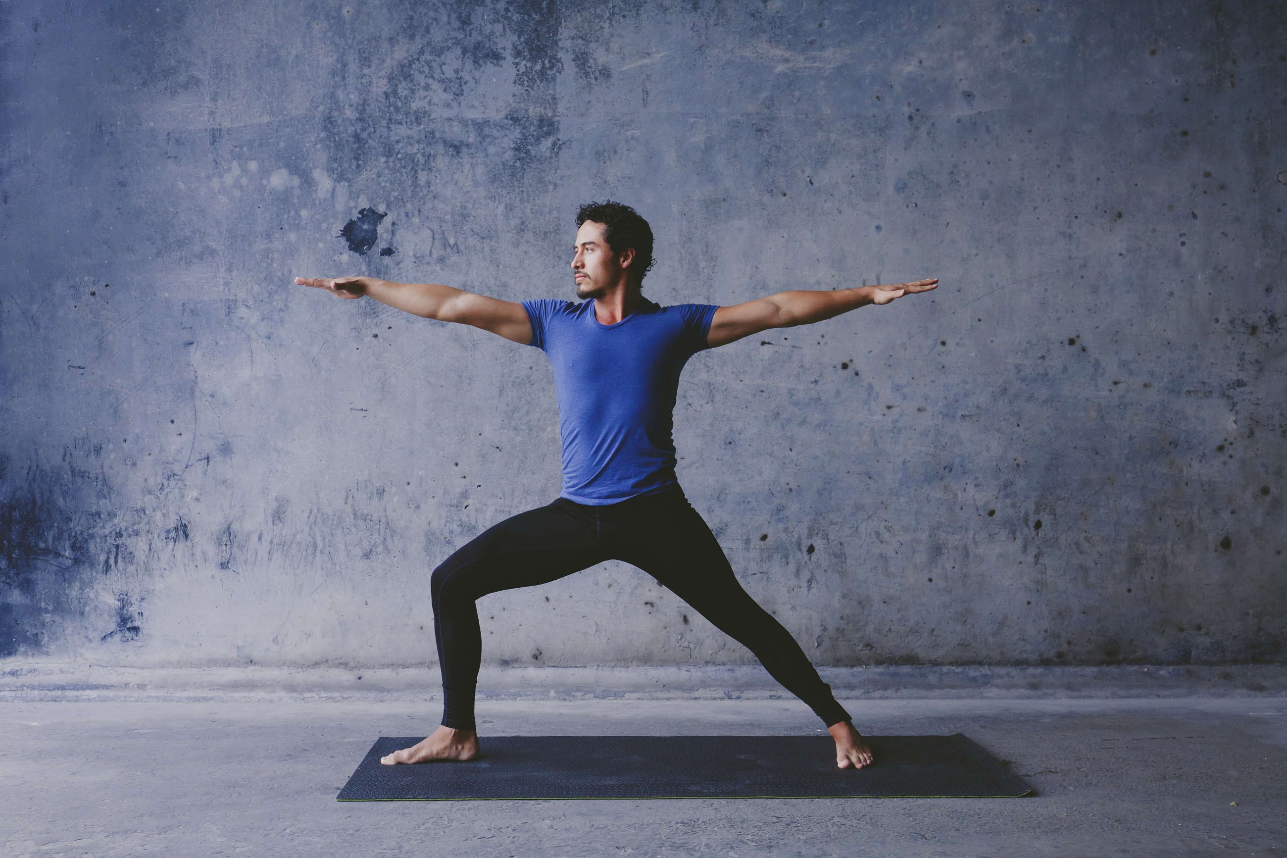 Praticando ioga para controlar a ansiedade